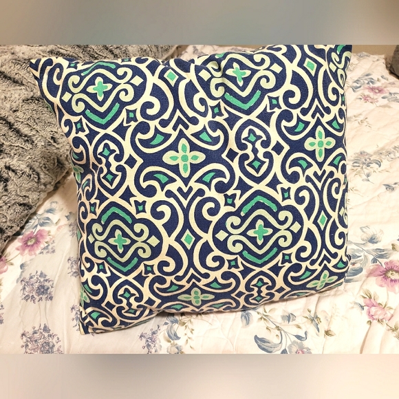Patterned Throw Pillows, x2 - Picture 3 of 4